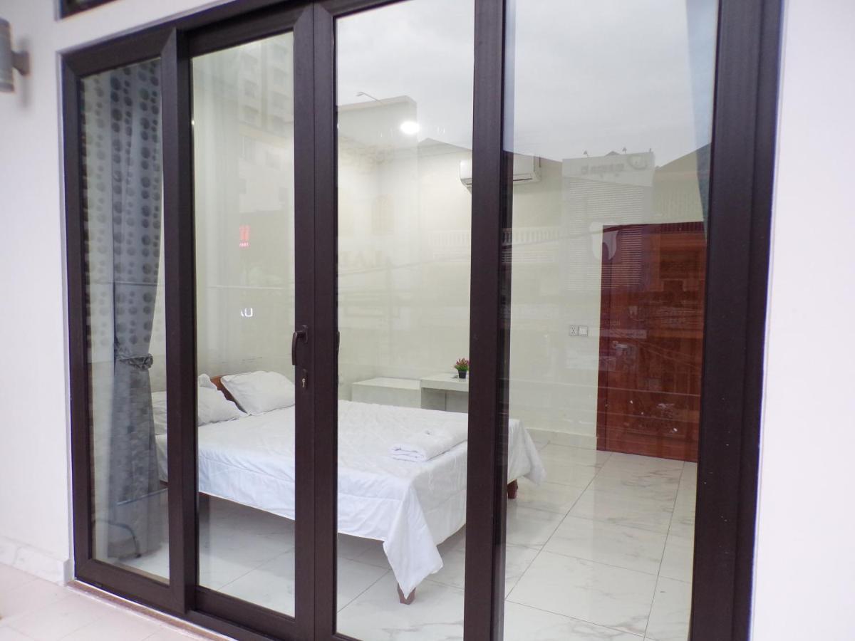 Ananta Aster Phnom Penh Exterior photo